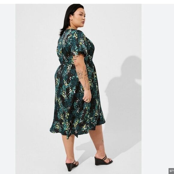 Torrid Midi Bubble Charm Flutter Sleeve Wrap Dress Print Black Size 3 3X - Picture 4 of 10